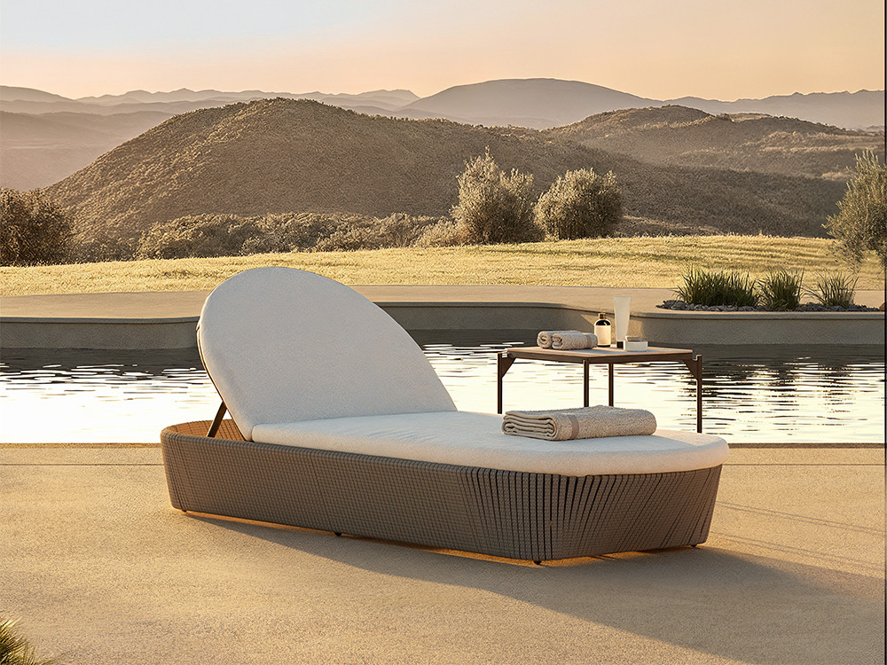 Tumbonas de diseño Boston de Skyline: respaldo reclinable y cojines premium por Santiago Sevillano en Mobel 6000 Madrid