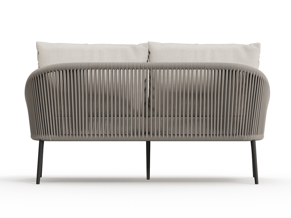 En Seismil Studio Madrid: sofa exterior aluminio Rodona por Skyline, elegancia de Santiago Sevillano con cuerda Beige.
