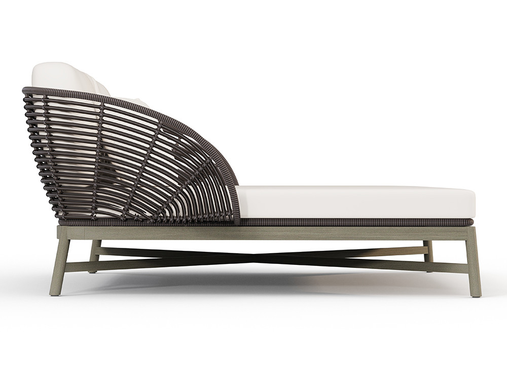 Skyline presenta el daybed exterior Neo Alaska en teca y fibra Black Forest: diseño exclusivo para Seismil Studio Madrid