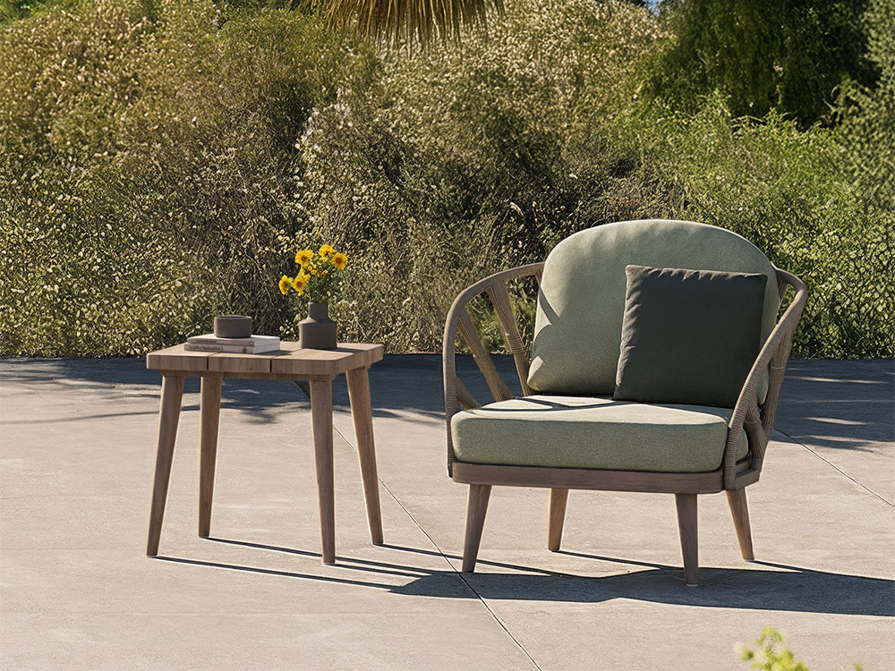 Sillón exterior Neo Krabi de Skyline: madera de teca gris y cuerda trenzada con cojines premium en Mobel 6000 de Madrid