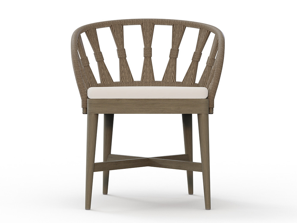 En Seismil Studio Madrid: sillas jardin madera Neo Krabi de Skyline, teca gris y cojín tapizado en tejidos exclusivos.