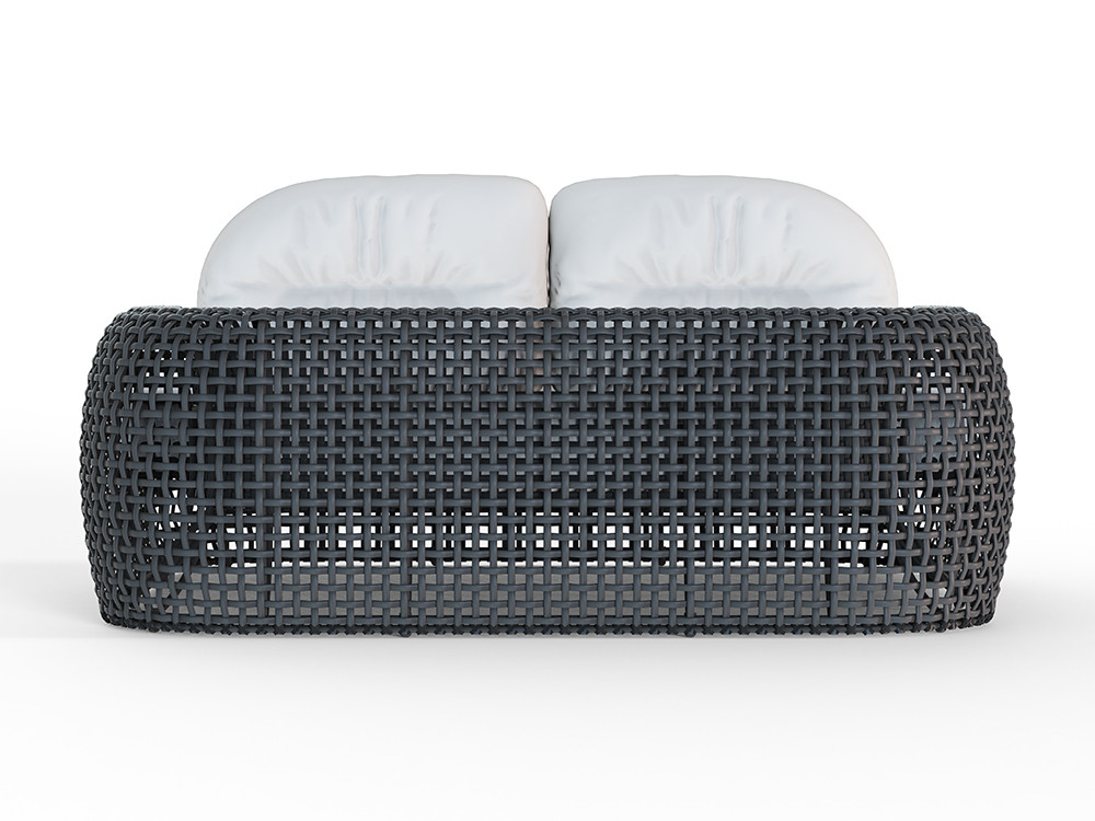 Descubre el daybed exterior Neo Dynasty de Skyline: fibra sintética trenzada artesanalmente sobre aluminio premium