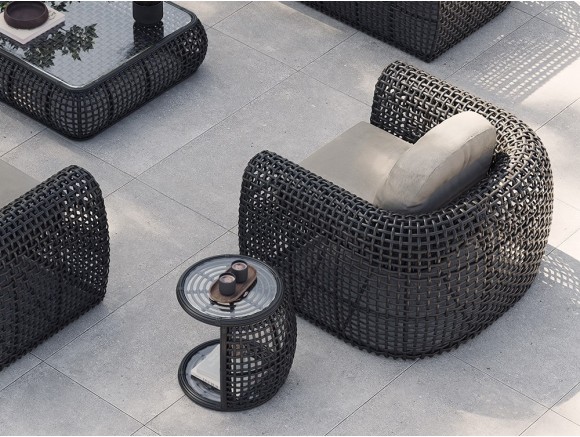 Mesas auxiliares de diseño Neo Dynasty por Skyline: fibra sintética trenzada y cristal en la tienda Mobel 6000