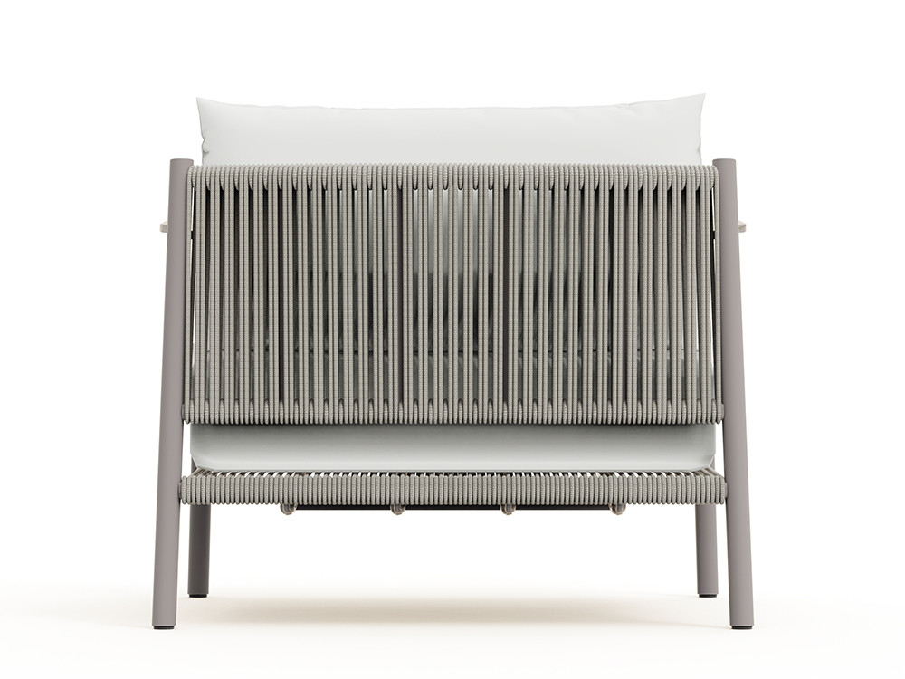 Diseño y artesanía con el sillón exterior Nara de Skyline. Estructura cement grey. Compra online en Seismil Studio web