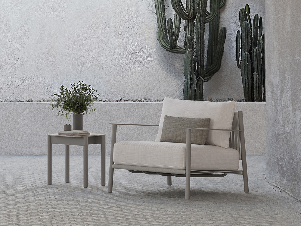 Sillón exterior Nara de Skyline Design: aluminio cocoa y cuerda beige en la tienda Mobel 6000 de Madrid.