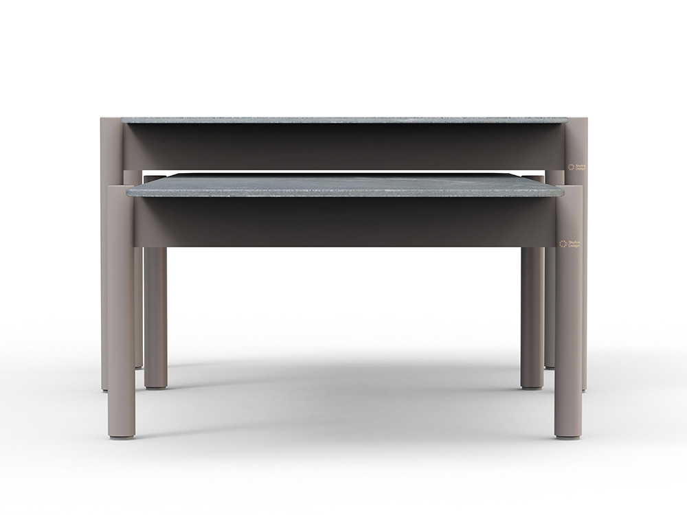 Mesa de centro Nara por Skyline Design: estructura de aluminio cocoa o cement grey y sobre porcelánico