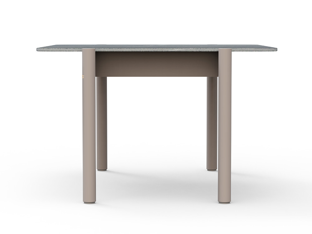 Descubre la mesa de centro Nara: patas de aluminio cocoa y sobre porcelánico resistente. Disponible en dos medidas