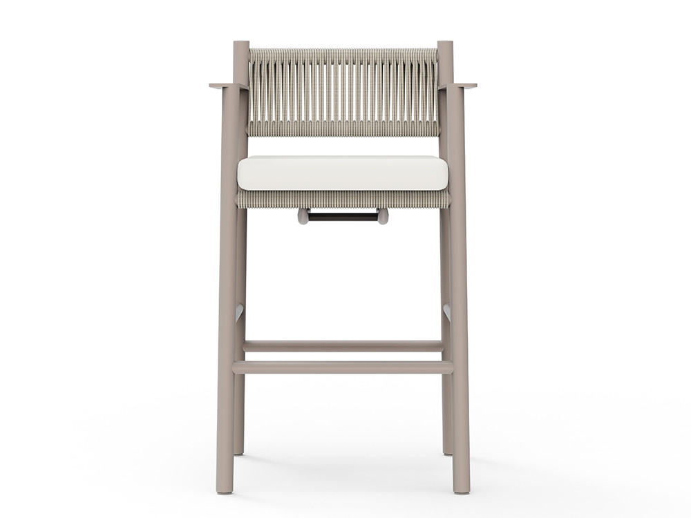 Skyline presenta el taburete de diseño Nara: aluminio cocoa y cuerda trenzada beige para la firma Seismil Studio