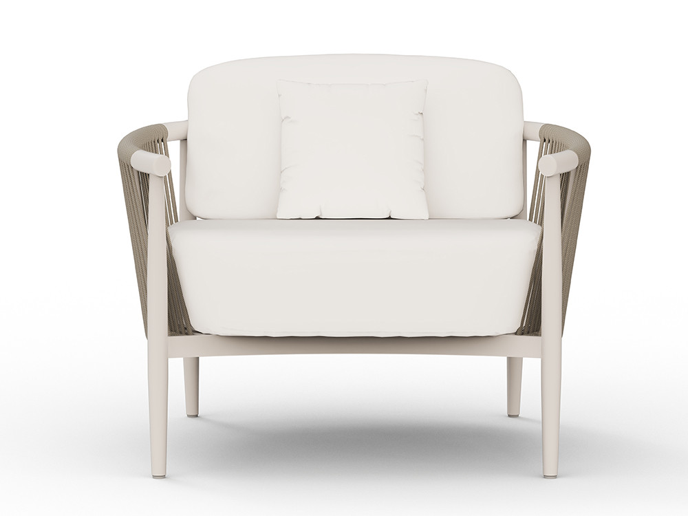 Sillones de exterior modernos Clover por Skyline Design: aluminio negro y cuerda trenzada para la firma Seismil Studio.