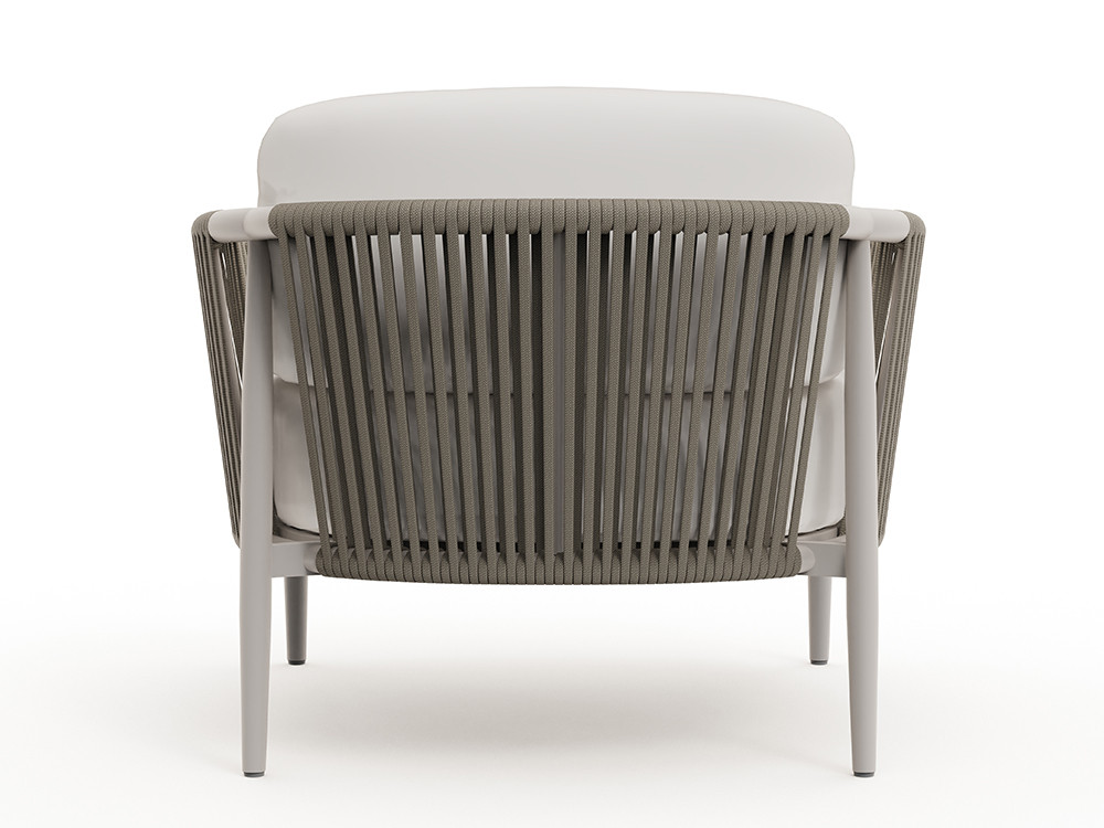 Sillón exterior Clover por Skyline Design: estructura de aluminio negro, cuerda y cojines tapizados en tejidos premium