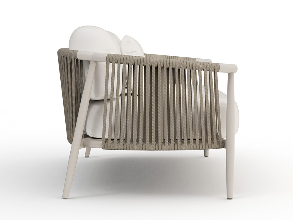 Sofá exterior Clover por Skyline Design: aluminio blanco roto y cuerda trenzada con cojines en tejidos seleccionados