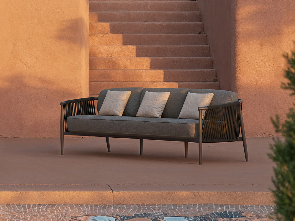 Skyline Design presenta el sofá de jardín Clover: aluminio blanco roto y cuerda trenzada con cojines de gran calidad