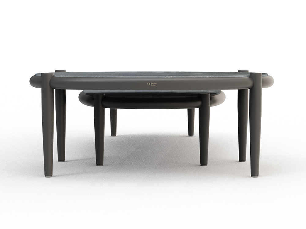 Descubra la mesa de centro Clover: estructura de aluminio blanco o negro con sobre porcelánico en tres tamaños diversos.