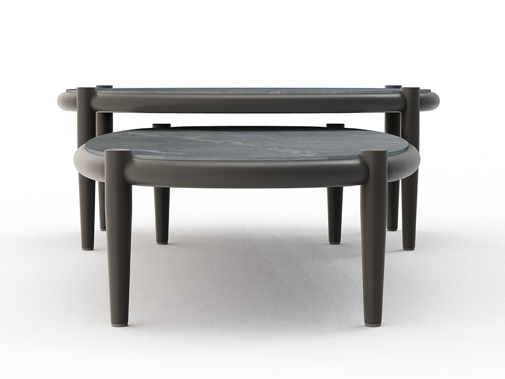 Mesas de centro de exterior Clover: diseño formal con sobre porcelánico y base metálica. Combine sus tres medidas