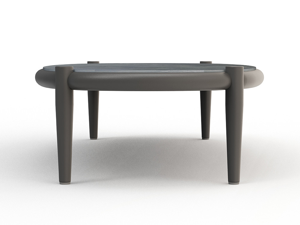 Skyline presenta la mesa de centro Clover: aluminio blanco roto y porcelánico. Tres medidas para combinar con elegancia