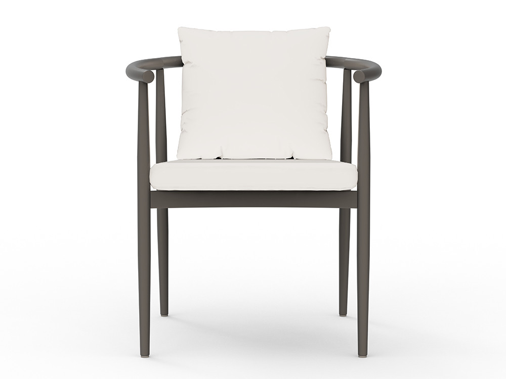Silla cuerda exterior Clover de Skyline: diseño en aluminio blanco roto y trenzado manual de cuerda.