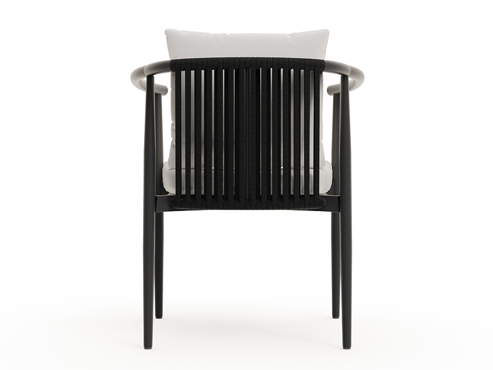Silla aluminio jardin Clover: fusión de precisión industrial y artesanía en blanco roto con cuerda.
