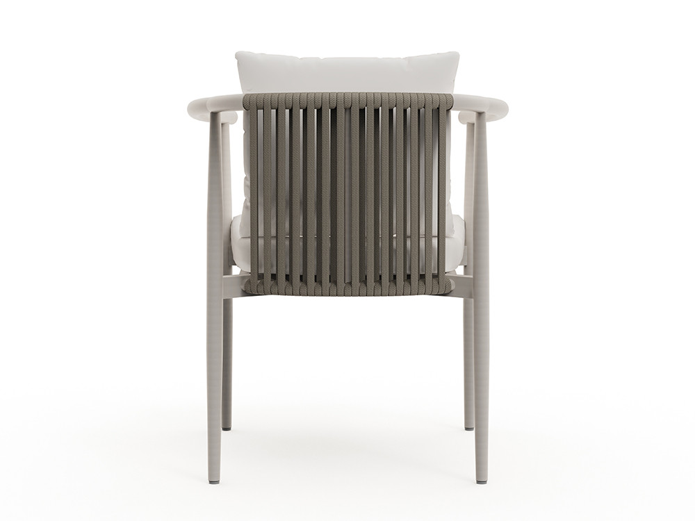 Sillas con cuerdas Clover: diseño en aluminio negro y trenzado manual en tono similar. Estructura de alta durabilidad