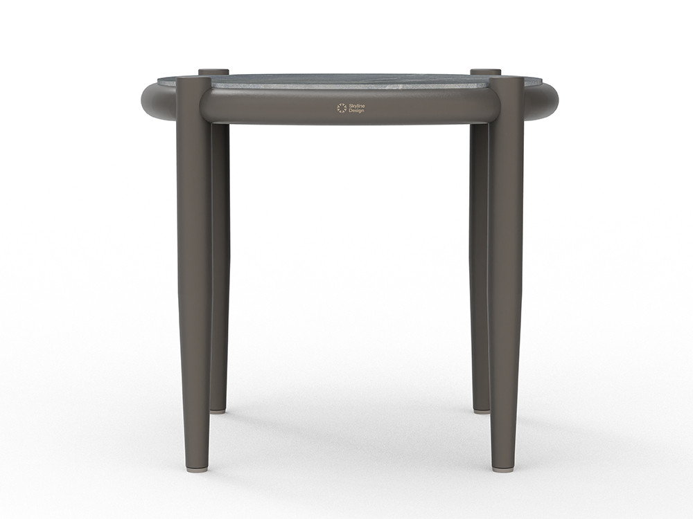 Las mesas auxiliares modernas Clover de Skyline combinan aluminio black y porcelánico para tu espacio Seismil Studio