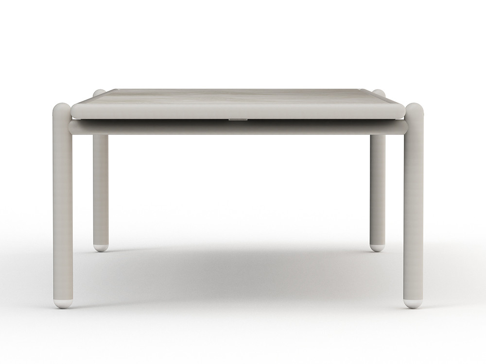 Elige tu mesa exterior aluminio Botit en formato cuadrado o rectangular. Su sobre porcelánico es ideal para tu jardín