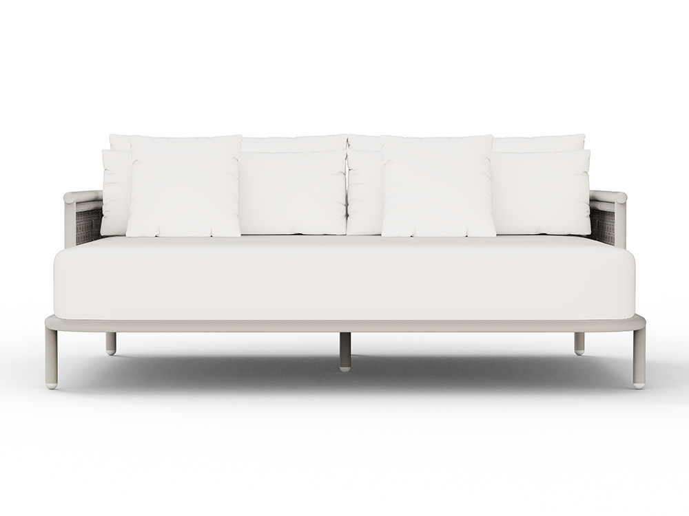 Descubre la cama de jardín Botit de Skyline: aluminio white wash y trenzado artesanal para tu espacio en Seismil Studio