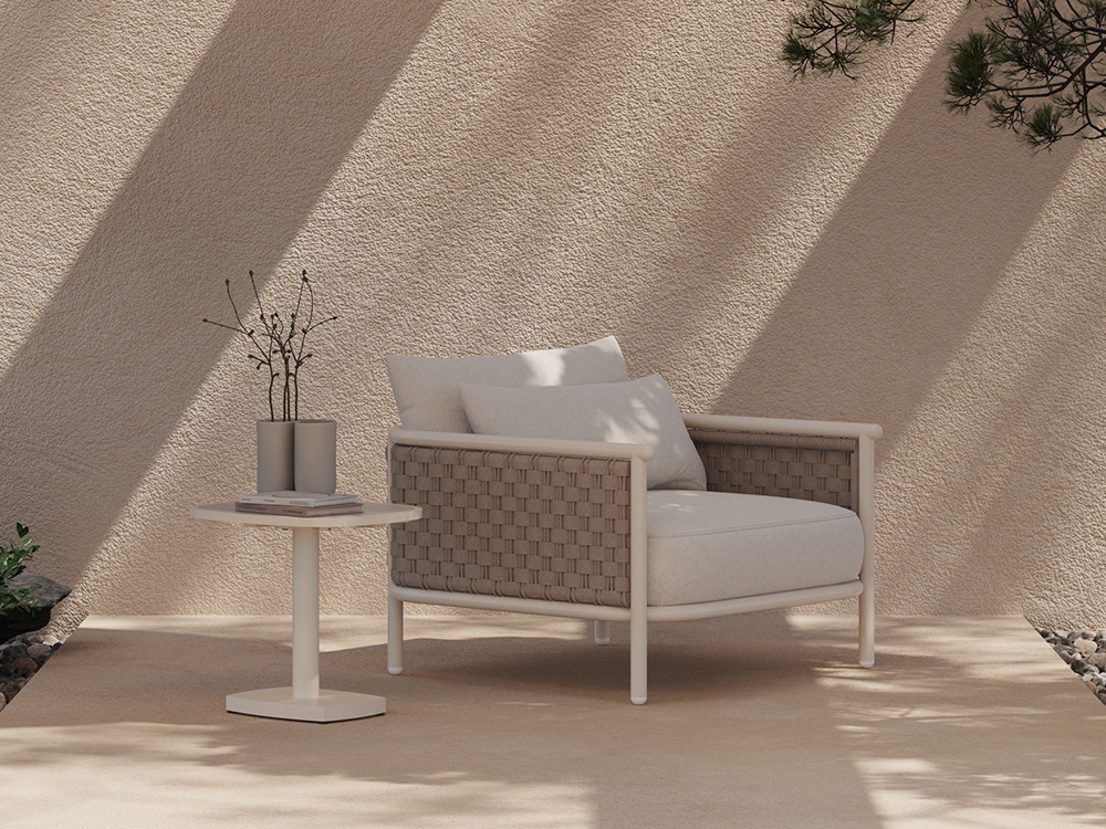 Mejora tu descanso con esta mesa auxiliar de salón Botit de Skyline. Su estructura de aluminio y sobre porcelánico