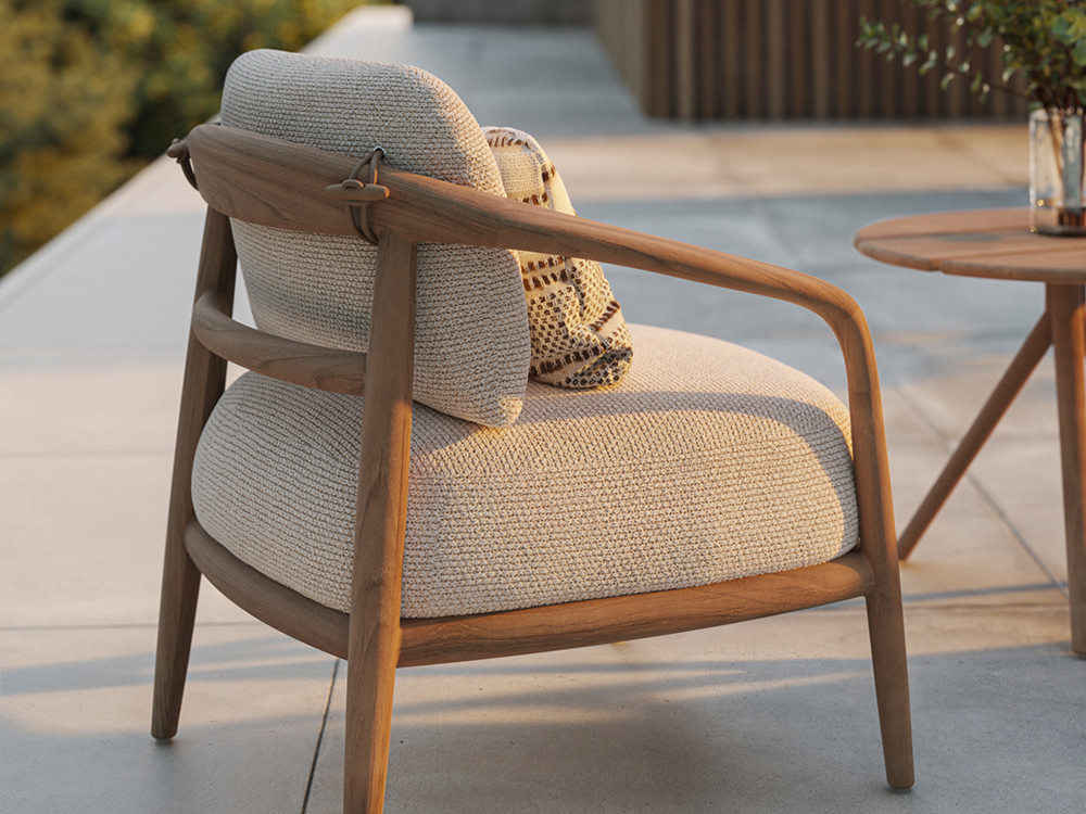 Este sillón pequeño Fusta de Vondom de teca natural en Mobel 6000 de Madrid. Disfruta su gran diseño con líneas redondeadas.