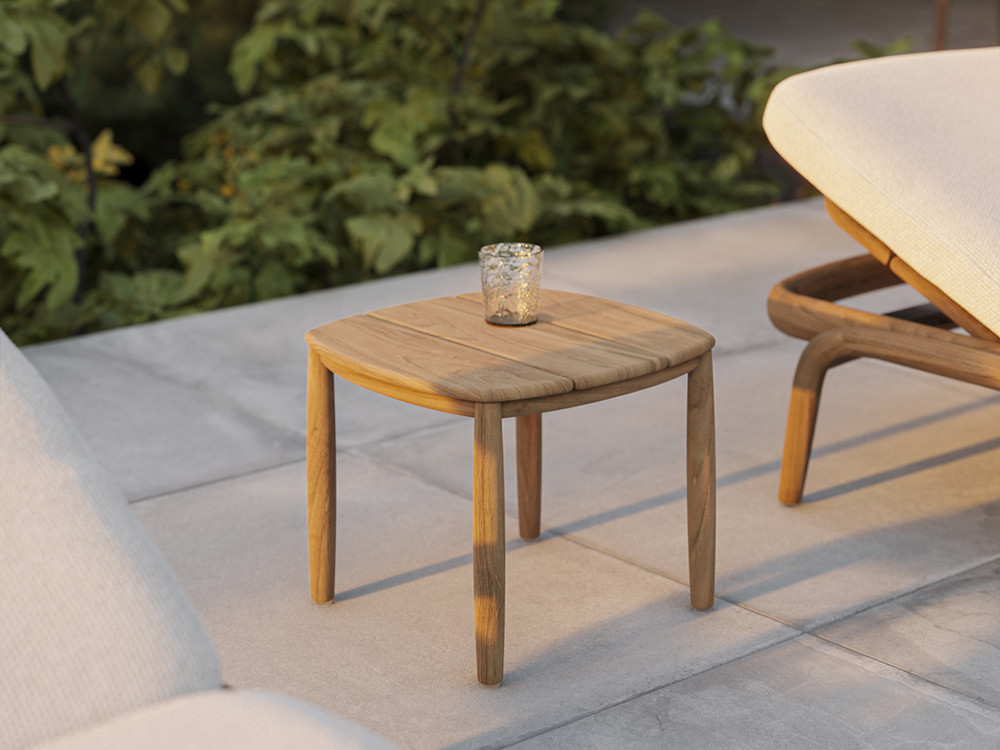 Elige tu mesa auxiliar madera Fusta redonda o cuadrada en Mobel 6000 de Madrid. Su diseño en teca natural es muy premium.