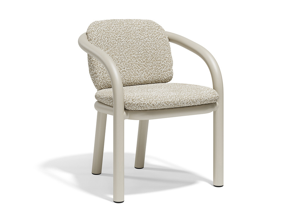 Mejora tu exterior con la silla de comedor Gum de Vondom. Estructura de aluminio y textiles exclusivos premium únicos.