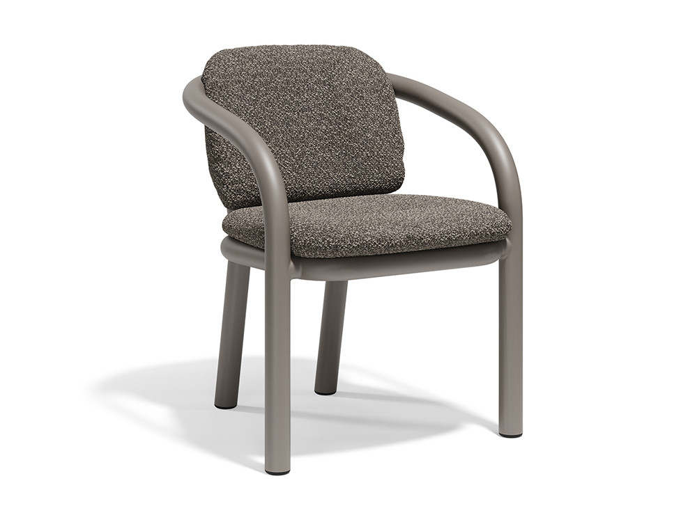 La silla de comedor de diseño Gum por Vondom de aluminio epoxi y líneas curvas. Ideal para tu espacio exterior en Seismil Studio