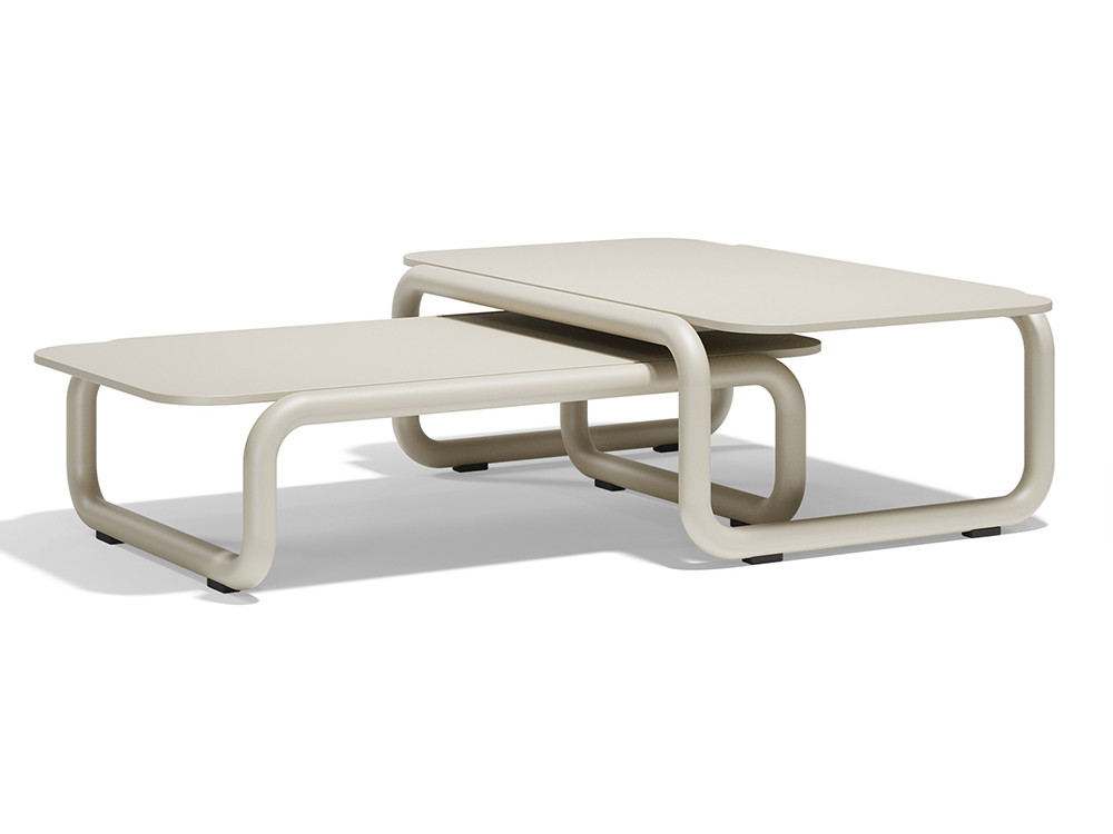 La mesas de centro modernas Gum de Vondom en aluminio se adaptan a ti. Úsalas en set o solas con gran estilo premium.