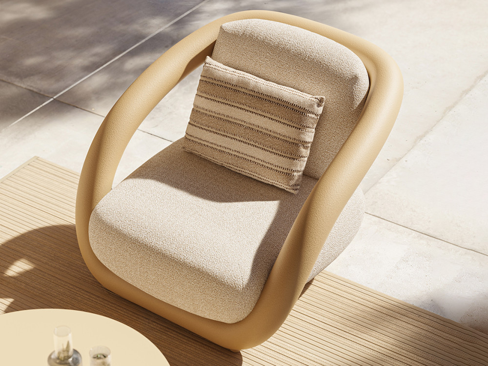 Tu terraza lucirá con el sillón exterior Mel de Vondom. Visita Mobel 6000 en Madrid y elige su confort de resina mate.