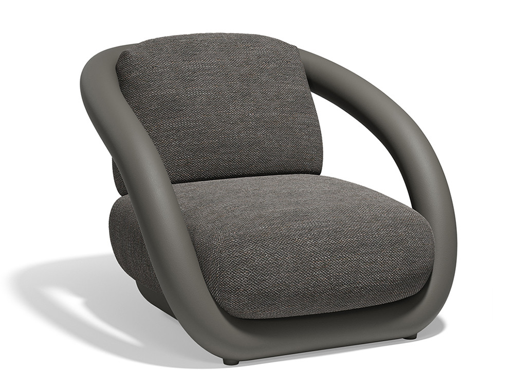 Tu terraza lucirá con el sillón exterior Mel de Vondom: poliuretano mate y tejidos suaves para un confort excelente.
