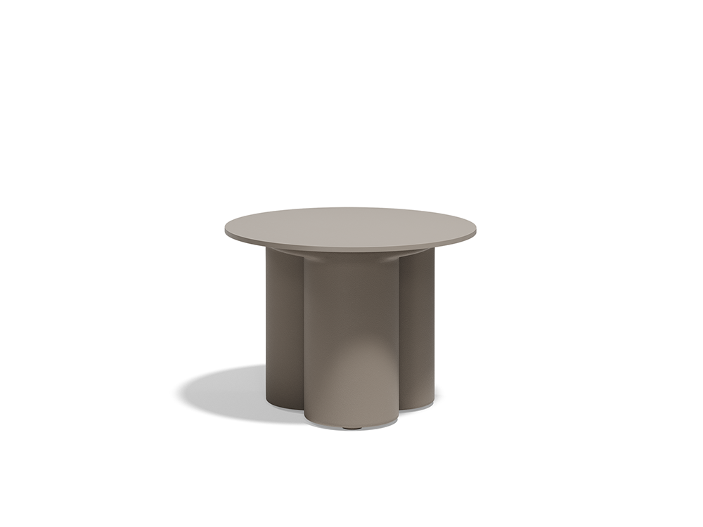 Tu exterior brillará con la mesa auxiliar original Mel de Vondom. Su resina mate es resistente y tiene mucha elegancia.