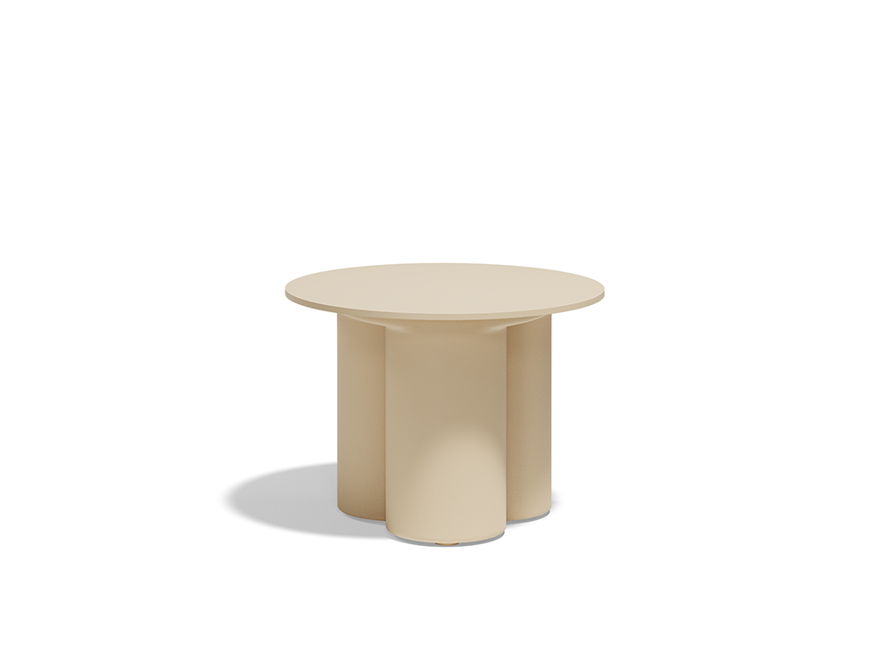 Disfruta el diseño de Vondom con la mesa auxiliar sofá Mel. Sus líneas curvas y múltiples colores te van a enamorar.