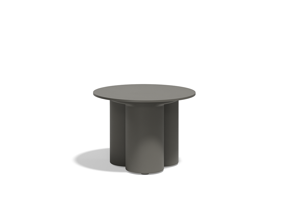 Las mesas auxiliares modernas Mel de Vondom son resistentes y bellas. Crea sets personalizados con sus dos tamaños.
