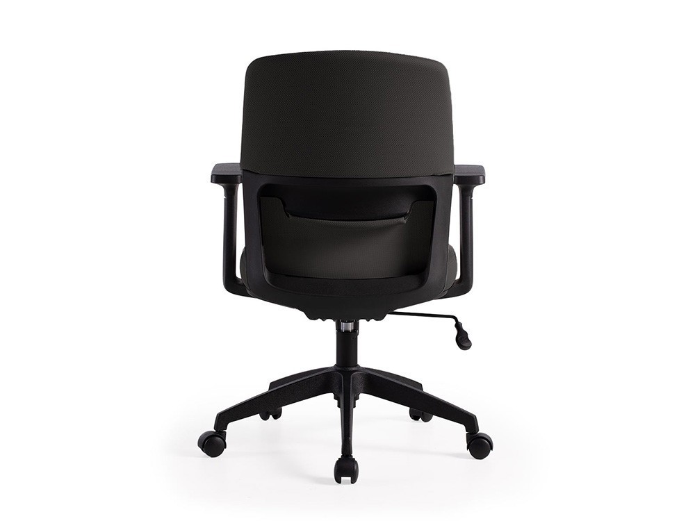Mejora tu rendimiento en la mesa de estudio con la silla Marylan. Su regulación de tensión se adapta a tu movimiento.