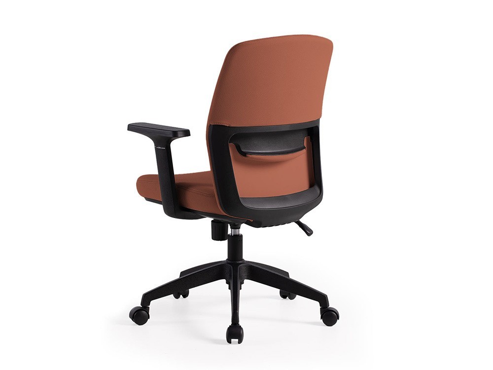 Mejora tu productividad con la silla Marylan. Ajuste de altura rápido y giro total para una mesa de estudio dinámica.
