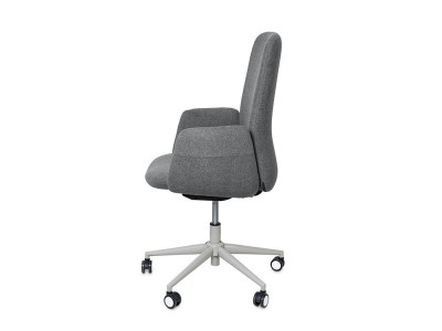 La silla de estudio British en color mostaza aporta luz a tu despacho. Un diseño sencillo y funcional.