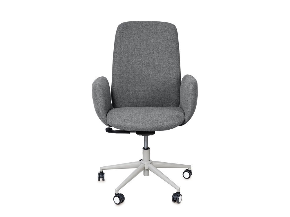 Consigue agilidad con la silla estudio British y su giro total. Tapizado exclusivo para jornadas de trabajo eficientes.