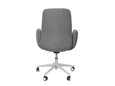 Esta silla de oficina British une sencillez y modernidad. Elige entre los cuatro colores para un espacio de trabajo único.
