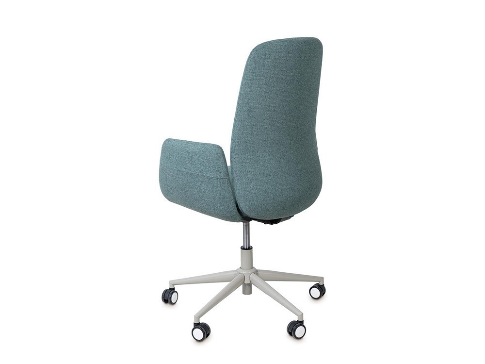 Trabaja con estilo en esta silla estudio British tapizada. Giro fluido y ajuste de altura suave para tu confort real.
