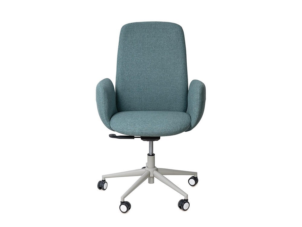 Mejora tu zona de estudio con la silla British de Somcasa. Base pintada en gris para un acabado distinguido