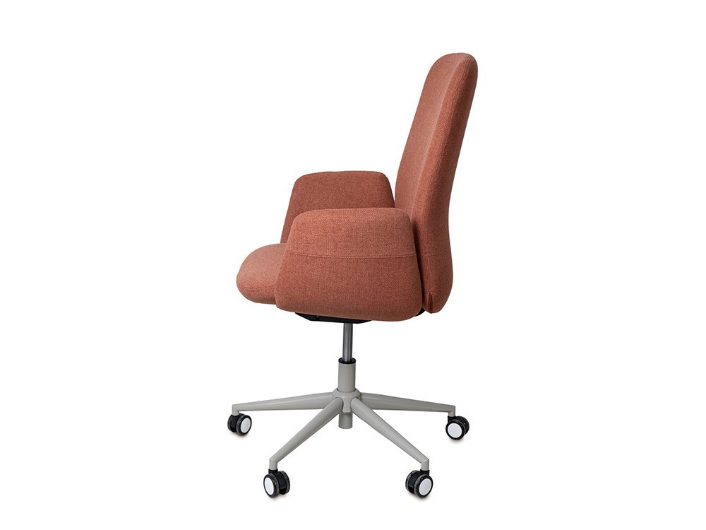 La silla de estudio British en color menta es pura vanguardia. Somcasa une tendencia y ergonomía en esta pieza única.