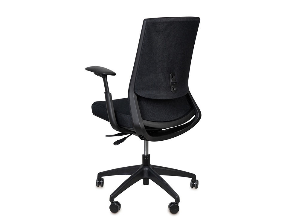 Descubre la silla estudio Lancaster: asiento de contrachapado y tejido suave. Bloquea el respaldo en cuatro posiciones.