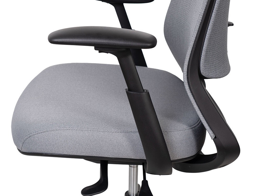 Esta silla de oficina Lancaster con asiento de 14 mm garantiza resistencia. Tres acabados para integrar en tu hogar