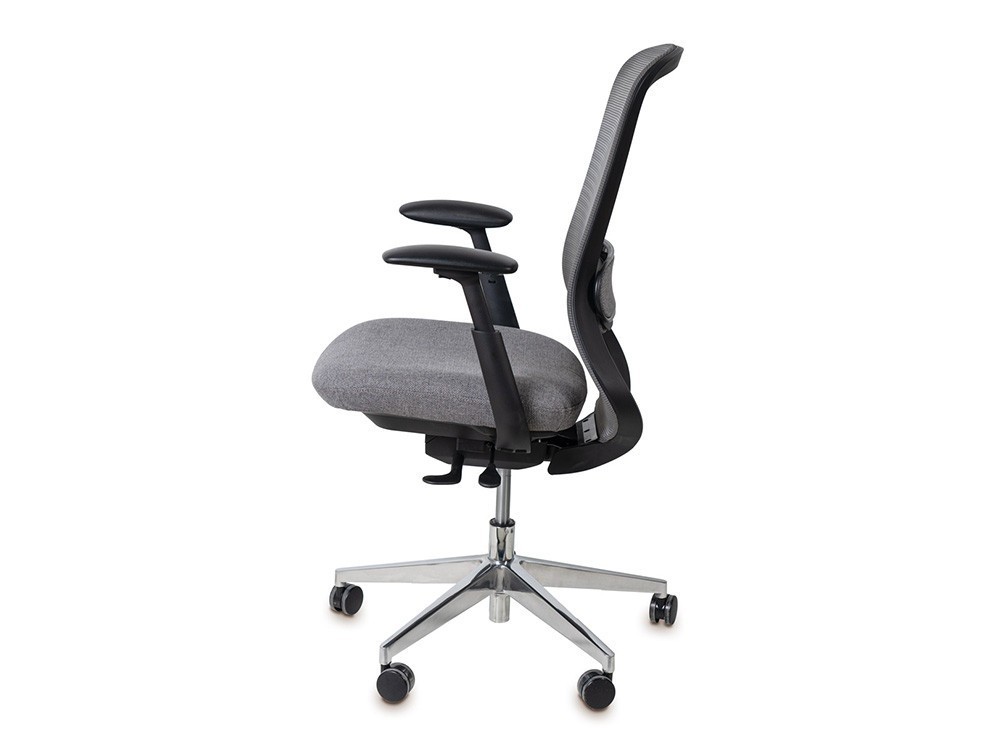 Tu homeoffice lucirá genial con la silla Rotterdam. Su respaldo de malla evita el calor durante largas jornadas de uso.