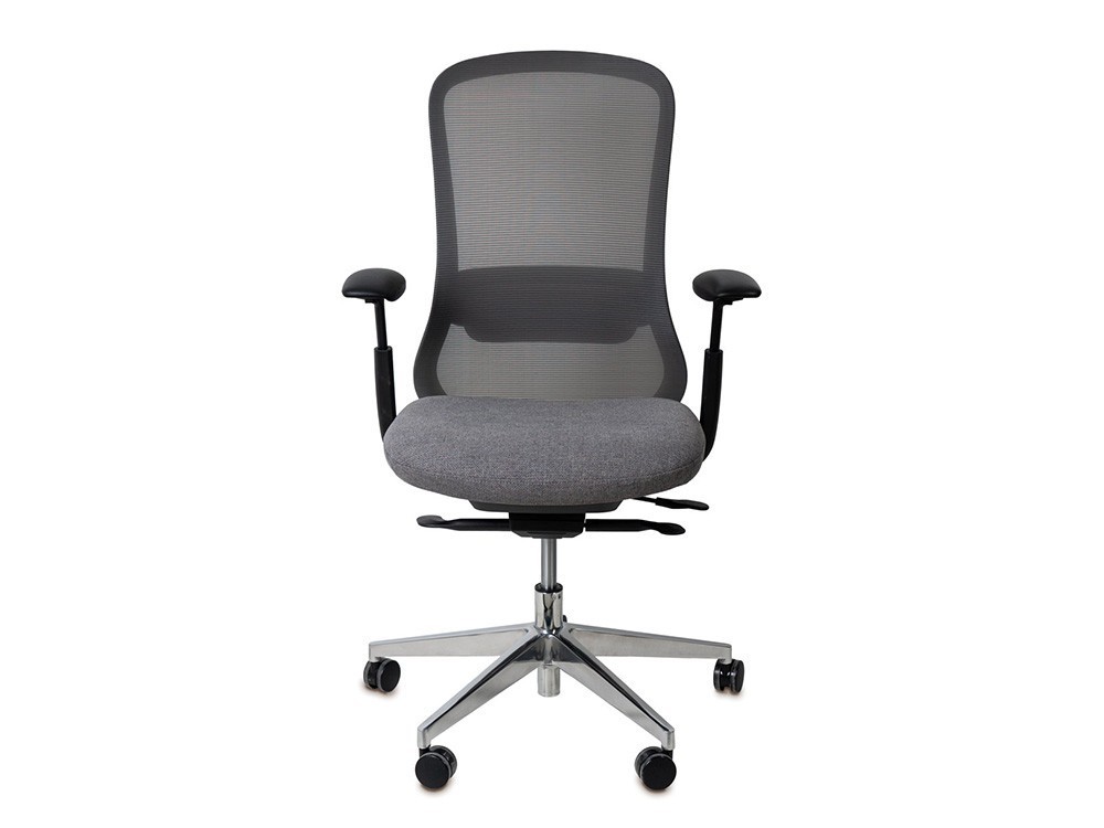 Esta silla de oficina Rotterdam une tonos metálicos y negros. Un diseño refinado y funcional para tu despacho