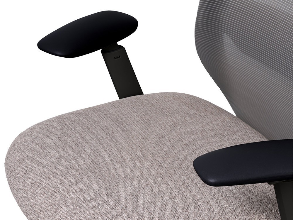 Esta silla de estudio Rotterdam ofrece agilidad total con su rotación 360. Somcasa cuida tu postura con gran maestría.