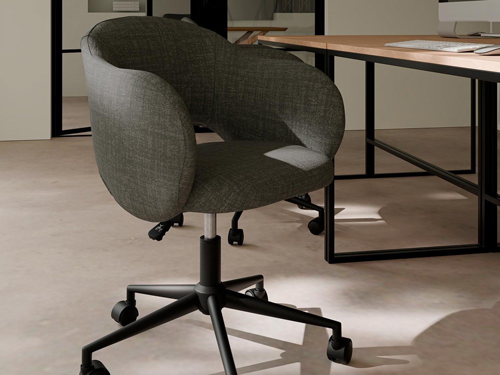 Tu homeoffice lucirá con la silla de oficina Tallin. Visita Mobel 6000 en Madrid y elige su diseño envolvente y moderno.